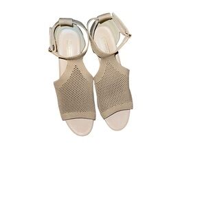 Newbella Tan Knit Women's Sandals Size 9